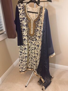 Embroidered embellished COTTON Floral Salwar Kameez set with chiffon dupatta